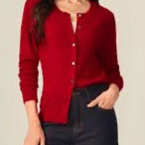 100% Cashmere finest two ply yarns. Cardigan with Shell buttons. EC Size L